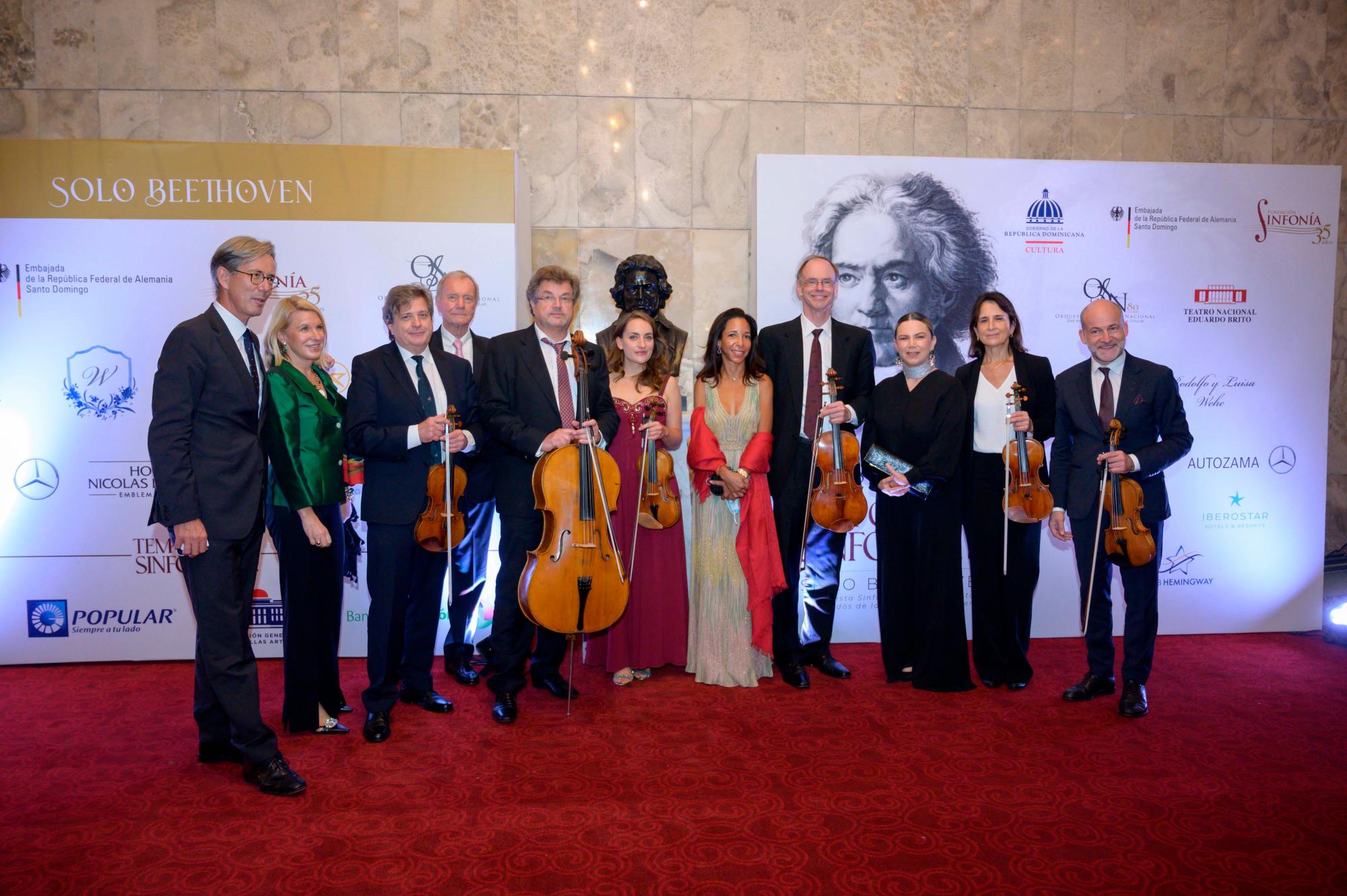 Volker Pellet y esposa, músicos de Berlín, patrocinadores principales Rodolfo y Luisa Wehe, Margarita Mitrov