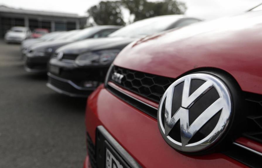 Volkswagen vende 3,893 millones de vehículos hasta junio, un 27,4 % menos