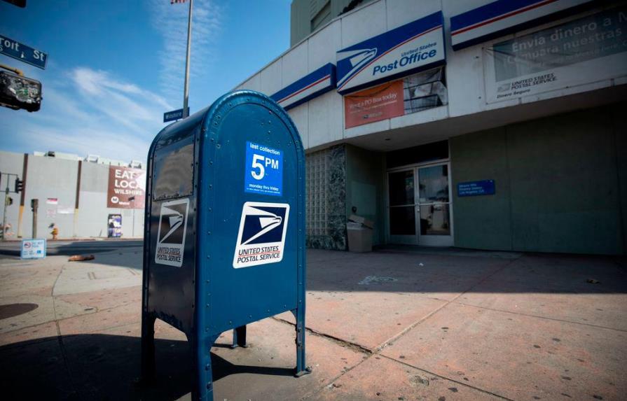 Votantes por correo en Florida denuncian papeletas con sobres ya sellados
