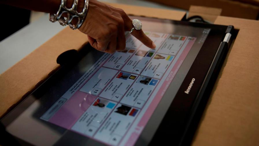 Panameños acuden temprano a las urnas a renovar sus autoridades Panameños acuden temprano a las urnas a renovar sus autoridades