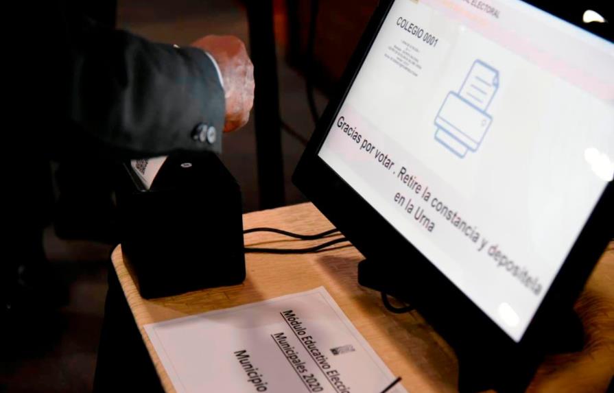 IFES y Uniore se ponen a disposición de la JCE para investigación de voto automatizado