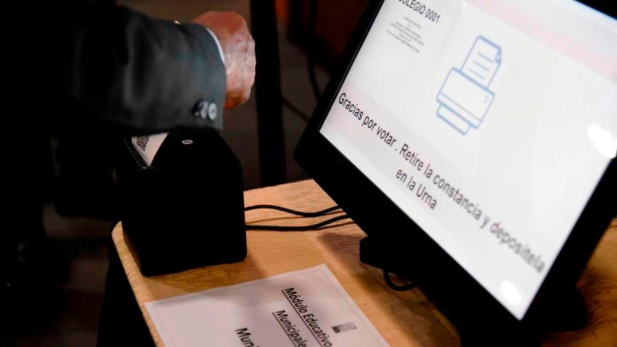 IFES y Uniore se ponen a disposición de la JCE para investigación de voto automatizado