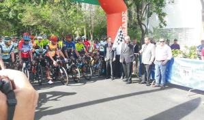 Sánchez supera intenso calor y gana la  primera etapa del tour Independencia