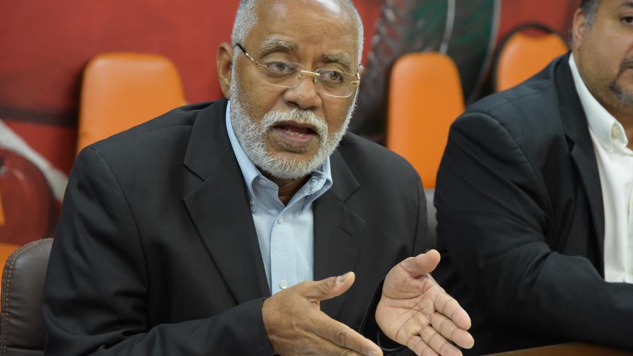 Colegio Médico y clínicas suspenden servicios a la ARS Humano