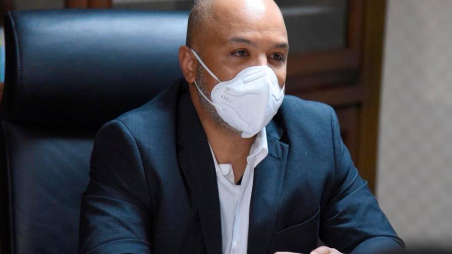 Exigen pago por instalación de alumbrado público de Santiago