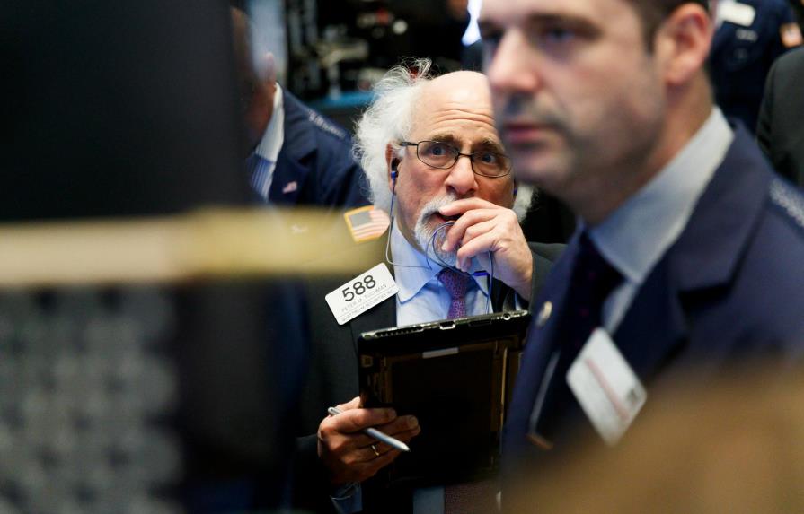 Wall Street amplió sus pérdidas y cerró con caída de casi 800 puntos