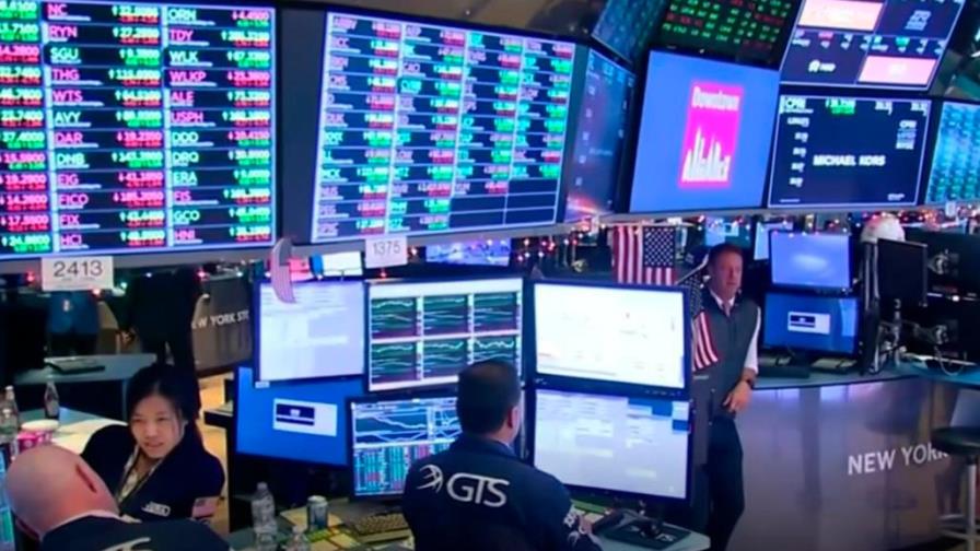 Wall Street se derrumba en la apertura por nuevo coronavirus