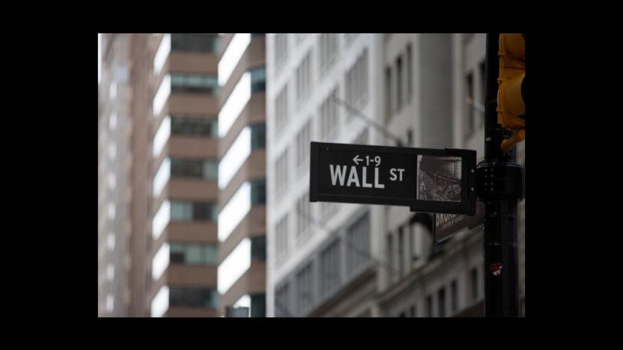 Wall Street abre a la baja preocupada por tasas y Europa
