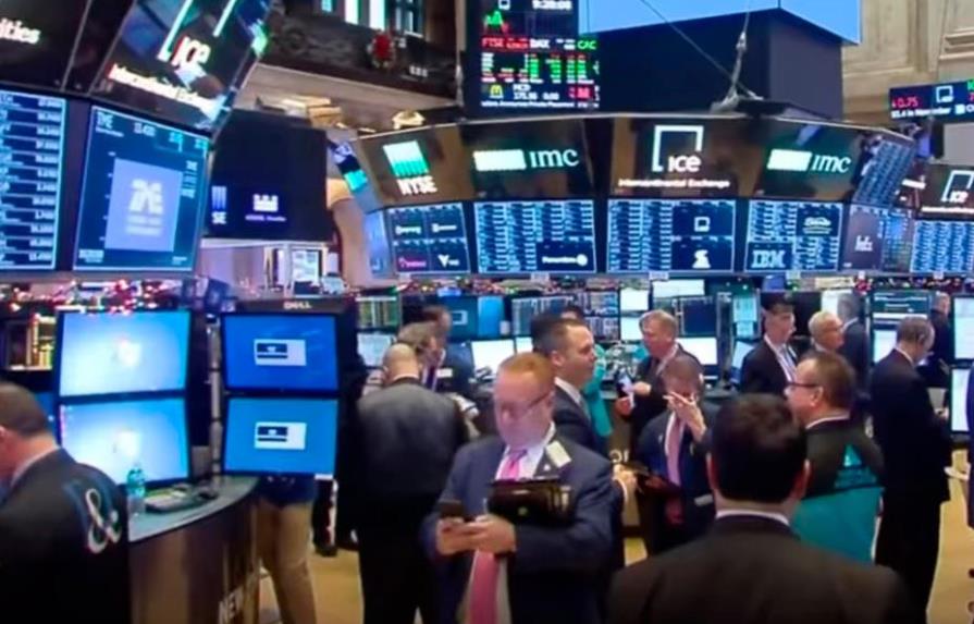 Wall Street abre en alza pese a rechazo de Trump al plan de alivio económico