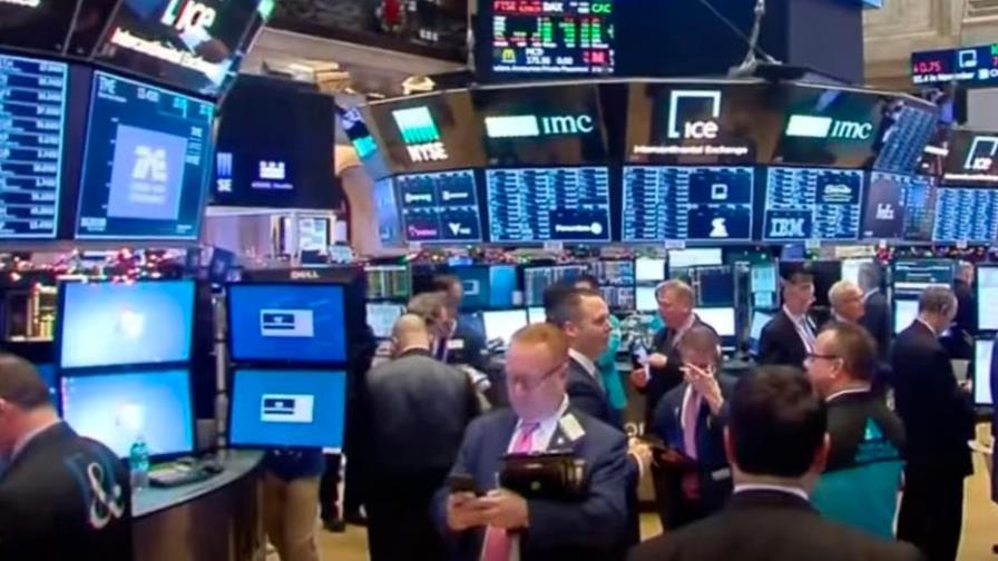Wall Street abre en alza pese a rechazo de Trump al plan de alivio económico