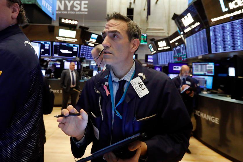 Wall Street cae ante nerviosismo por brote en China