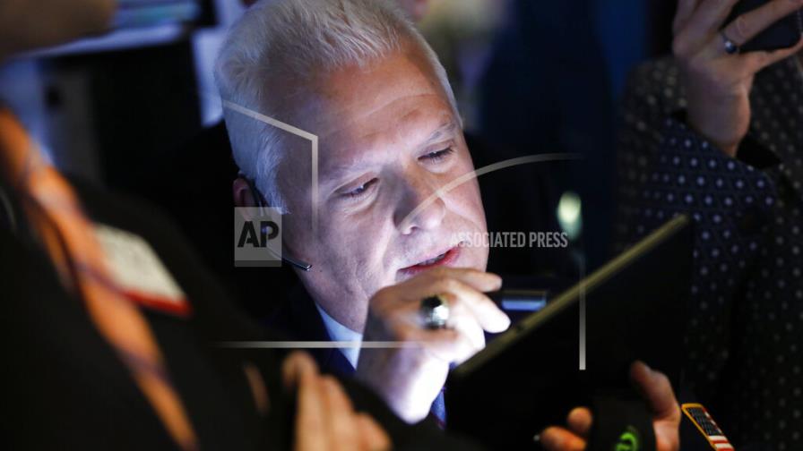 Wall Street fluctúa entre ganancias y pérdidas ligeras