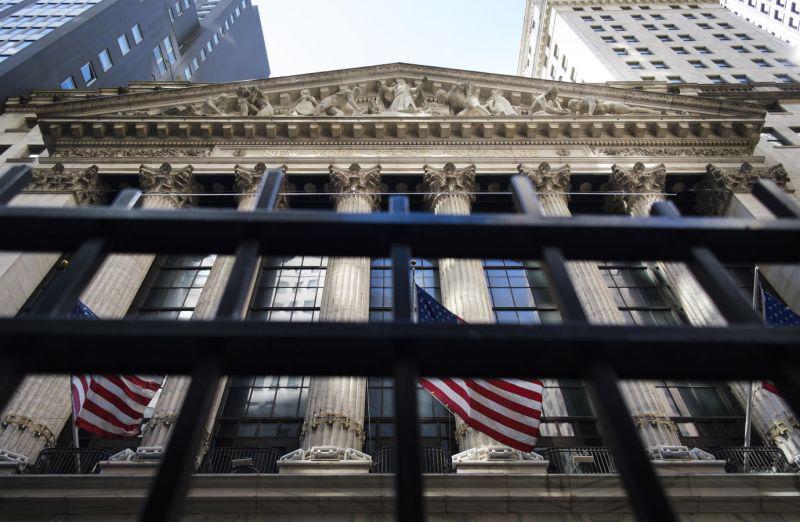 Wall Street cierra mixto tras un día volátil en el que el Dow bajó un 0,80 %