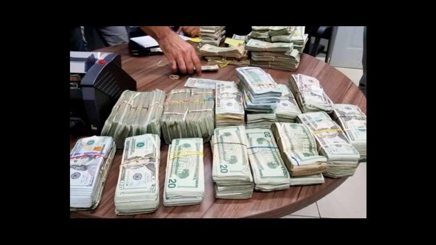 Autoridades dominicanas detienen a una mujer que intentó salir del país con más de 115 mil dólares sin declarar