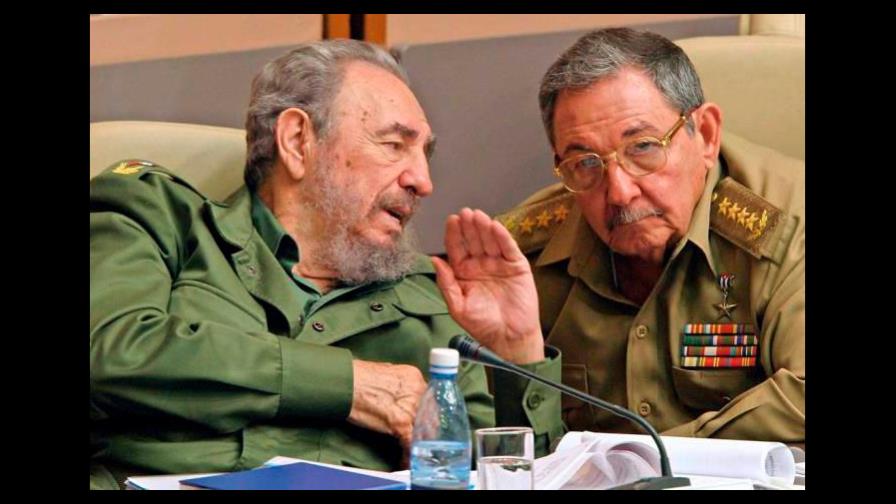 Documentos de la CIA revelan dos intentos para asesinar a Fidel y Raúl Castro