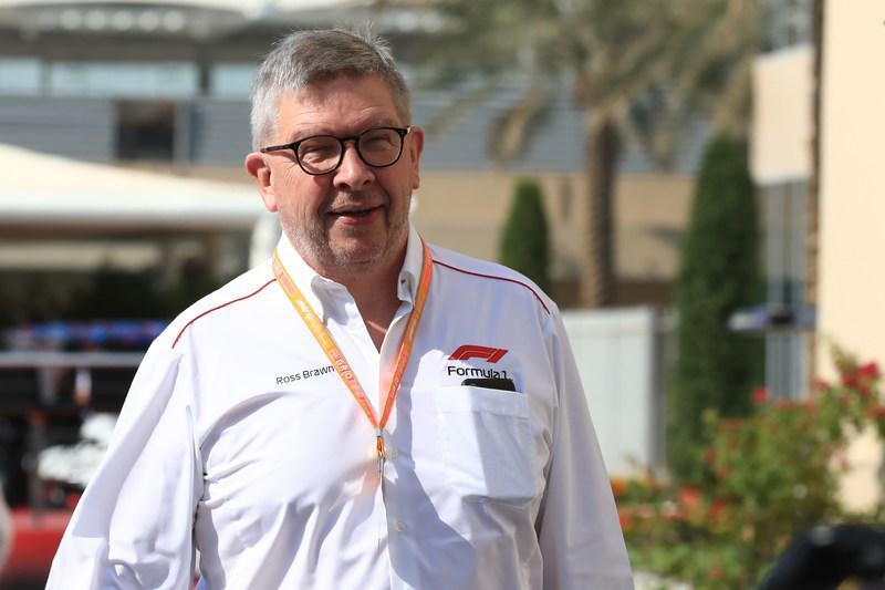La Fórmula 1 podría comenzar con carreras sin público, dice el director de la serie