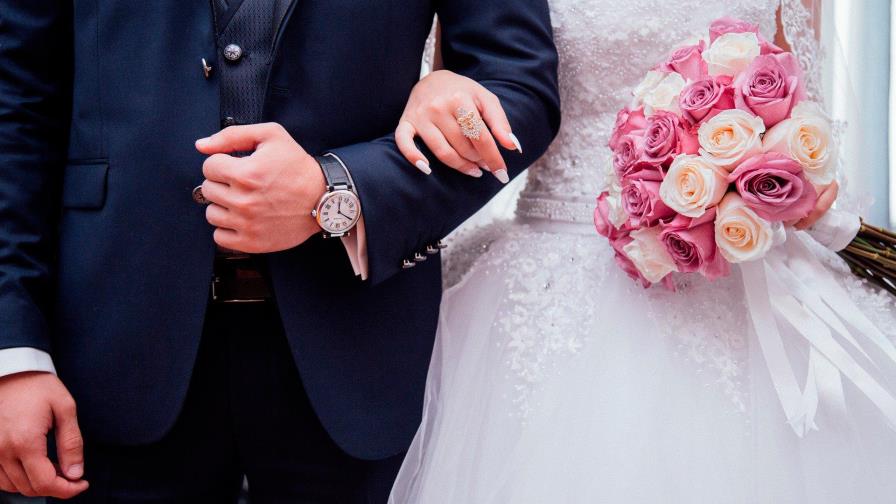 El cura y los novios detenidos en boda que quebrantó cuarentena en Chile