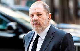 Weinstein es extraditado a California, donde enfrentará cargos de violación