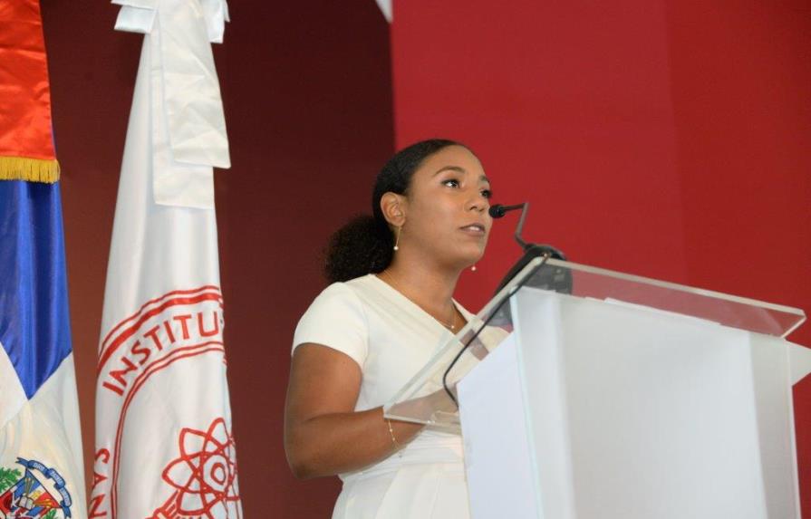 Economista dominicana llama a los profesionales a usar su voz para luchar por la justicia social