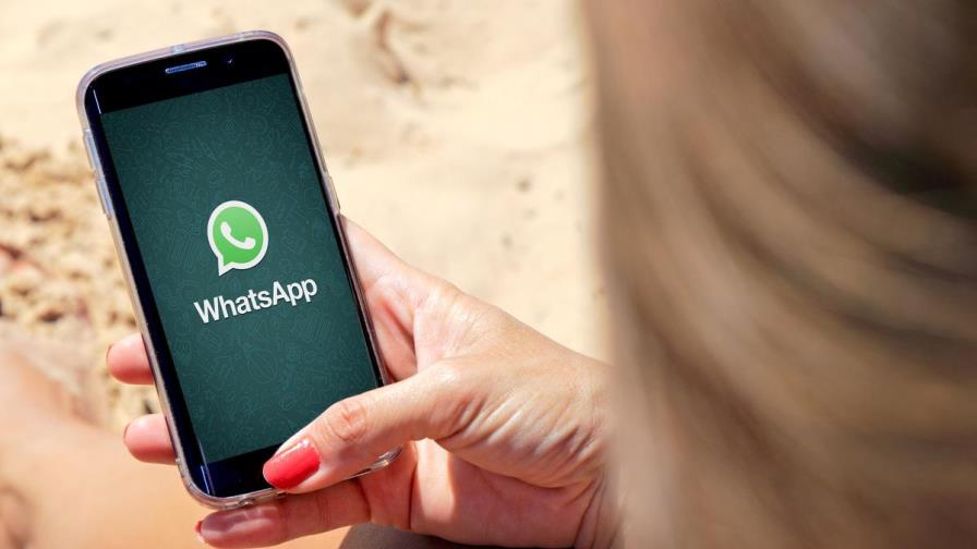 Cómo funciona el nuevo buscador de stickers de WhatsApp