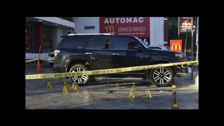 Muere un hombre de los que resultaron heridos durante tiroteo en centro de comida rápida