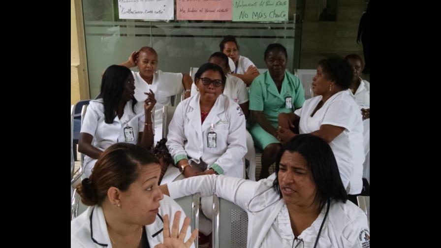 Enfermeras de hospital público de San Pedro se van a huelga