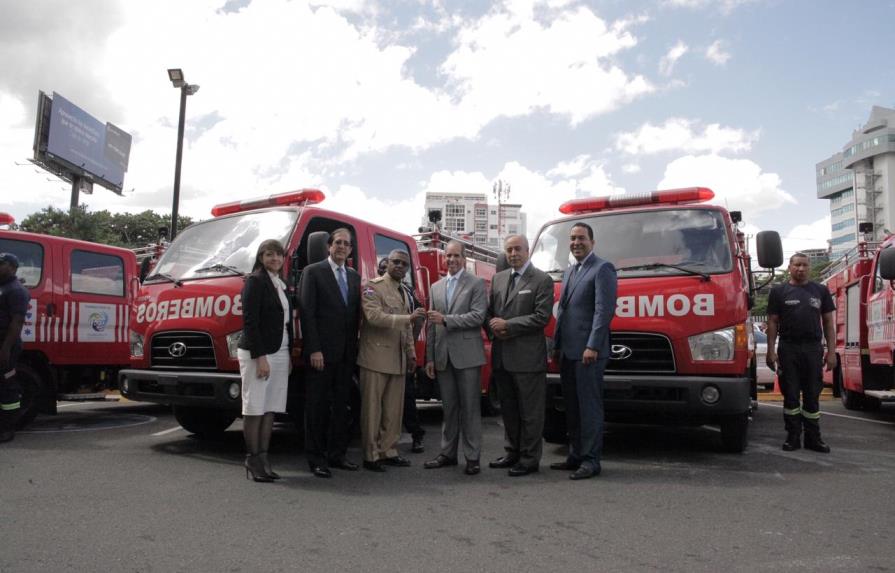 Fundación AES Dominicana completa donación de 10 camiones de Bomberos al 9-1-1