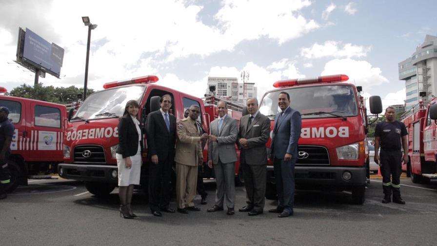 Fundación AES Dominicana completa donación de 10 camiones de Bomberos al 9-1-1 Fundación AES Dominicana completa donación de 10 camiones de Bomberos al 9-1-1