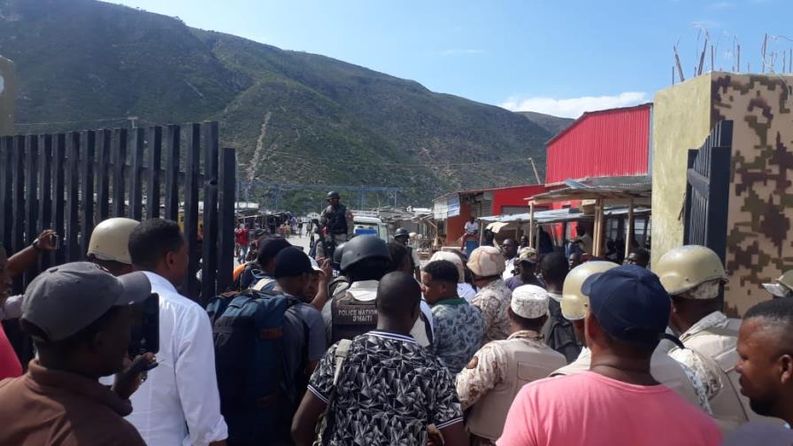 Ocho policías haitianos se refugiaron en el país ante disturbios en Malpasse Ocho policías haitianos se refugiaron en el país ante disturbios en Malpasse