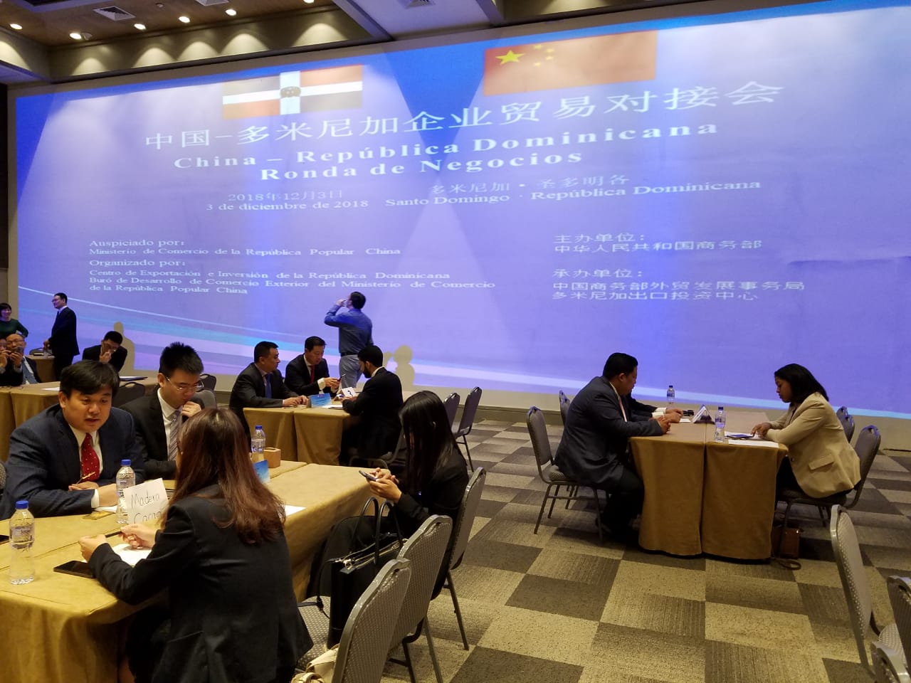 Los empresarios se reunieron en el Hotel Catalonia de la Av. George Washington, Santo Domingo.