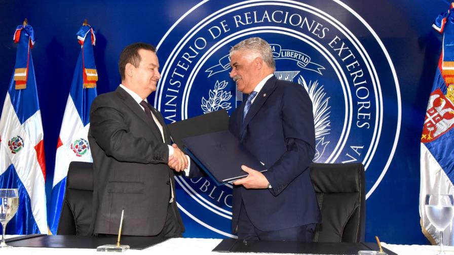 RD y Serbia firman tres acuerdos 
Dominicanos podrán viajar sin visas a Serbia 