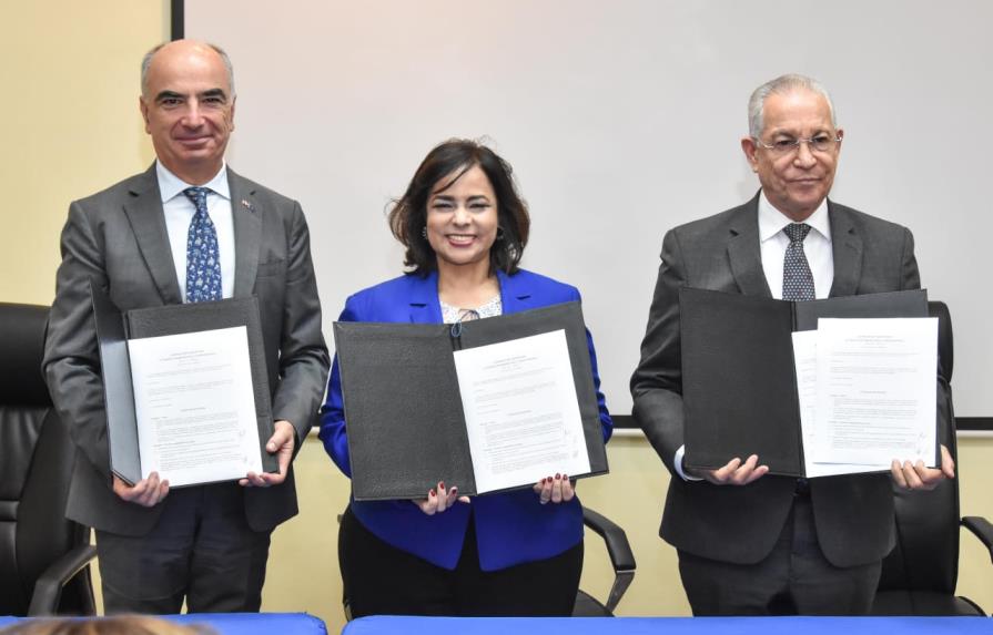 Unión Europea y autoridades dominicanas firman contrato de subvención por 800,000 euros