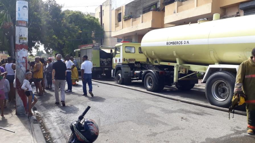 Otro fuego destruye al menos dos viviendas en San Carlos