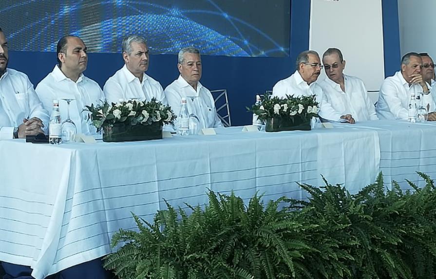 Danilo Medina da inicio a trabajos de ampliación del puerto de DP World Caucedo