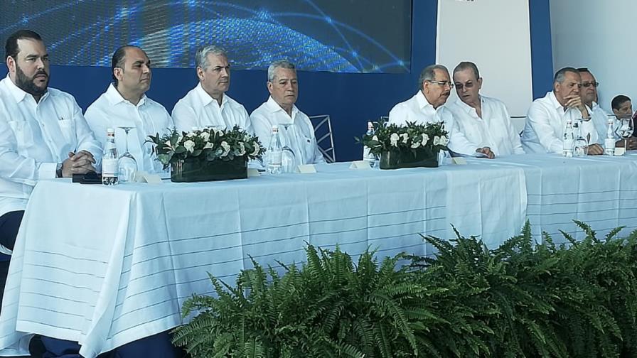 Danilo Medina da inicio a trabajos de ampliación del puerto de DP World Caucedo