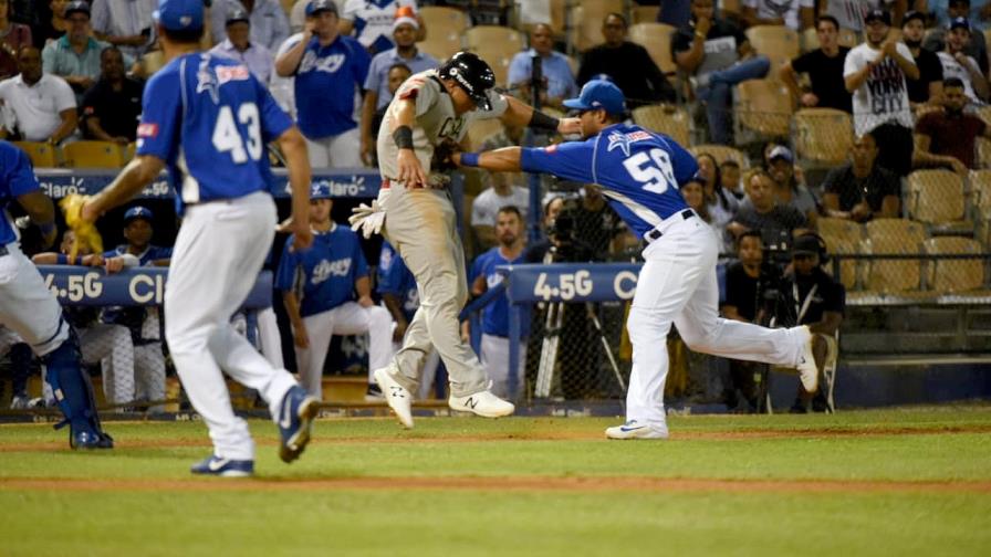 El Licey abre con triunfo gracias a la defensa y el bateo oportuno 
