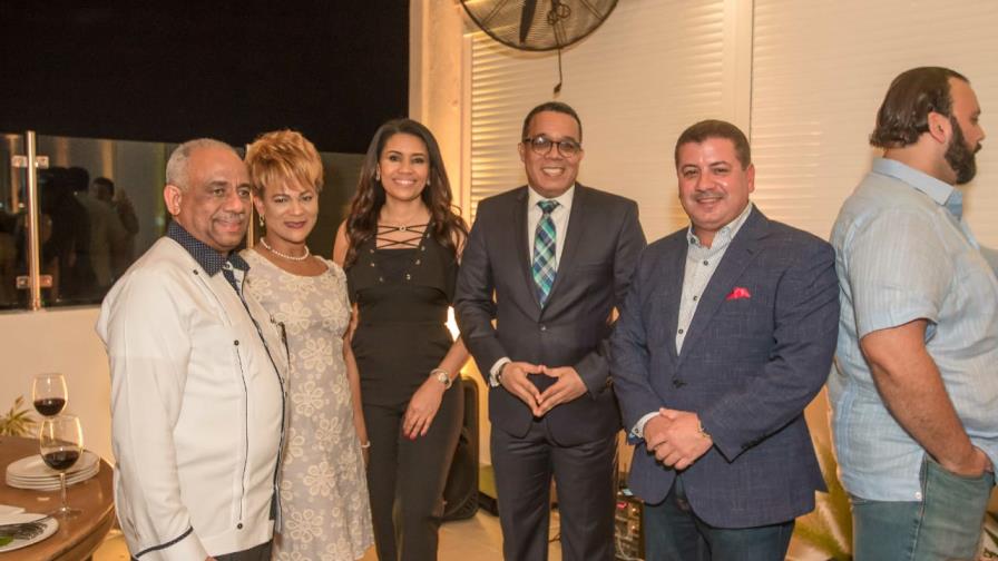 Director de RD2044 celebran encuentro navideño para periodistas