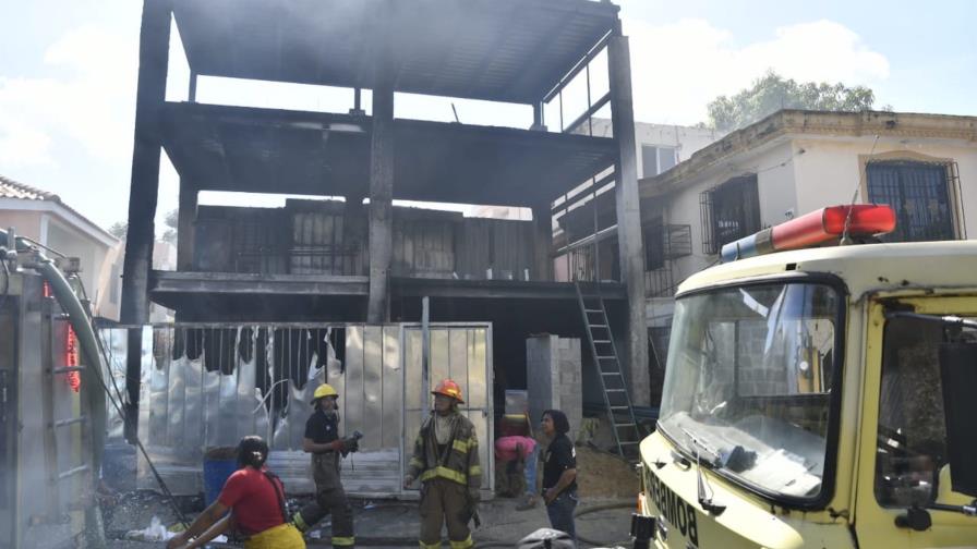 Investigan las causas del incendio que destruyó empresa