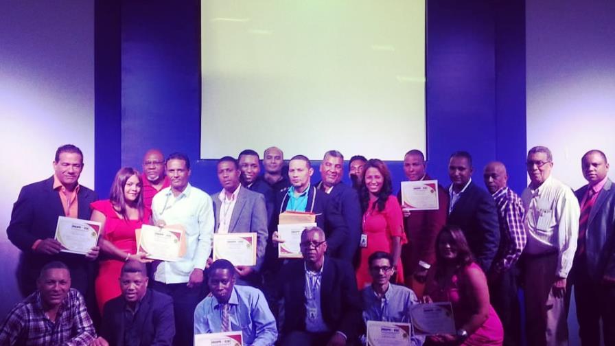 Asoproedi entrega certificados y carné a propietarios de emisoras digitales Asoproedi entrega certificados y carné a propietarios de emisoras digitales