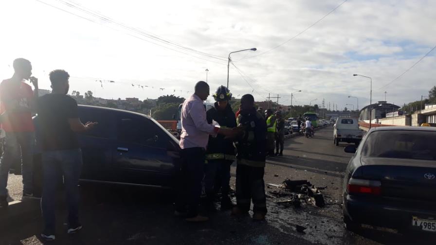 Accidente en el puente de Villa Mella deja varios heridos