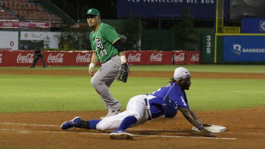 Las Estrellas remontan al Licey y aseguran la ventaja de la casa en la final Las Estrellas remontan al Licey y aseguran la ventaja de la casa en la final