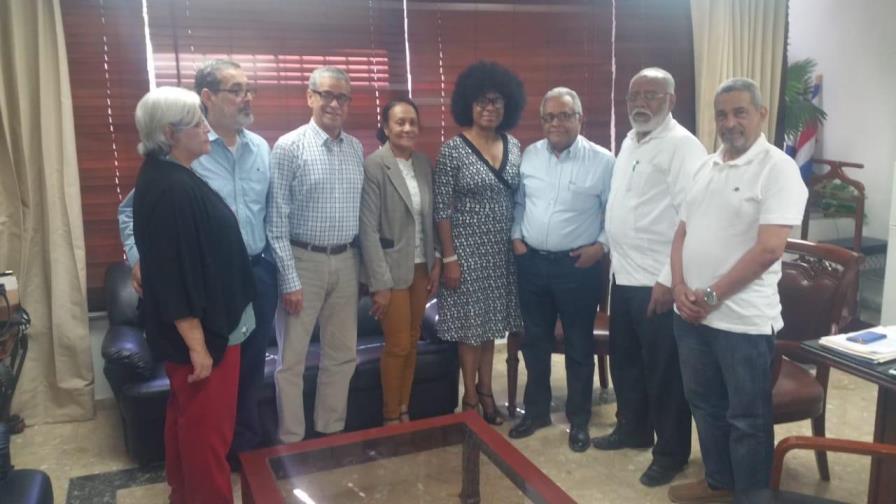 Ministro de Salud y directiva del Colegio Médico gestionarán finalice reparación de hospitales Ministro de Salud y directiva del Colegio Médico gestionarán finalice reparación de hospitales