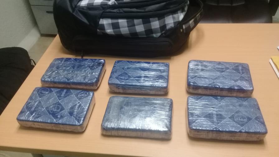 Apresan a holandés en aeropuerto de Punta Cana con sustancia presumen es cocaína