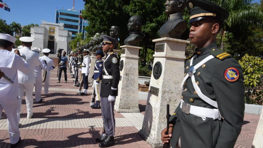 ¡Fuera, fuera invasores!, consigna de nacionalistas en el Altar de la Patria