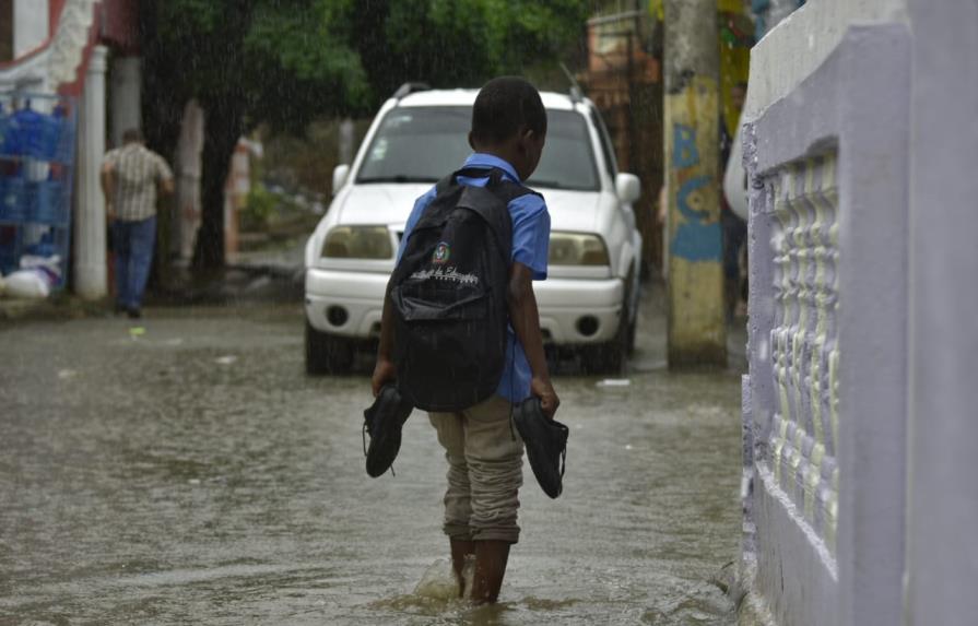 En sector Simonico exigen filtrantes para calle que se inunda