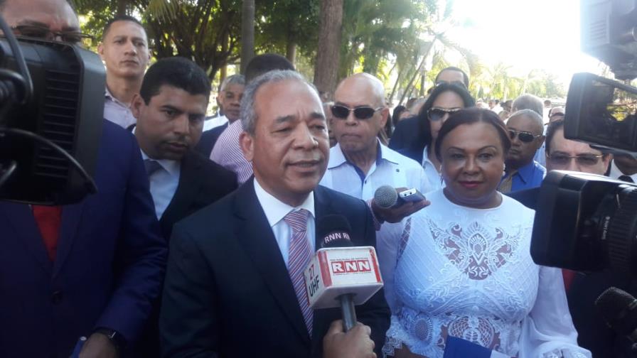 Bichara llama a dominicanos a pagar la energía eléctrica Bichara llama a dominicanos a pagar la energía eléctrica