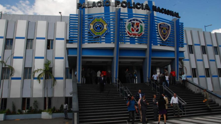 Suspenden seis policías acusados de sustraer cocaína de cargamento que decomisaron 