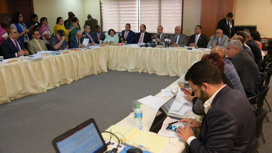 Comisión decide mantener arrastre entre senadores y diputados