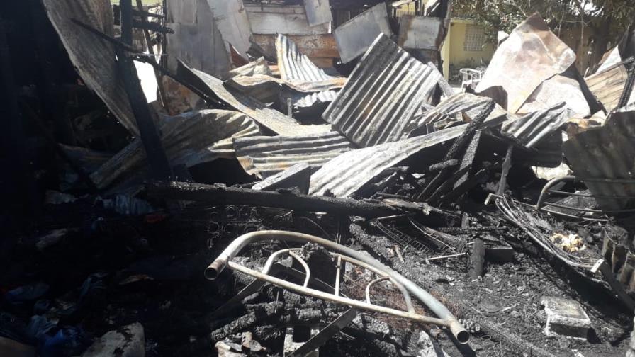 Incendio destruye viviendas en el sector Mendoza Incendio destruye viviendas en el sector Mendoza