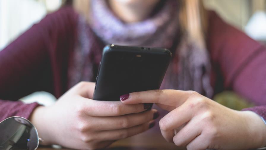 Aduanas ajusta a 8% el gravamen a celulares